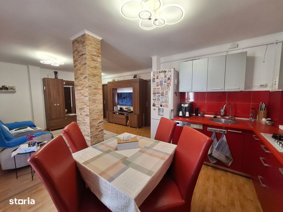 Apartament cu 3 camere, 2 terase, parcare, zona Sub Cetate