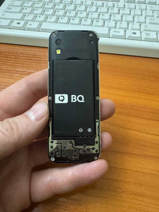 Телефон BQ1411 Nano Gold, орқа крышкаси йўқ, прошивка қилиш керак