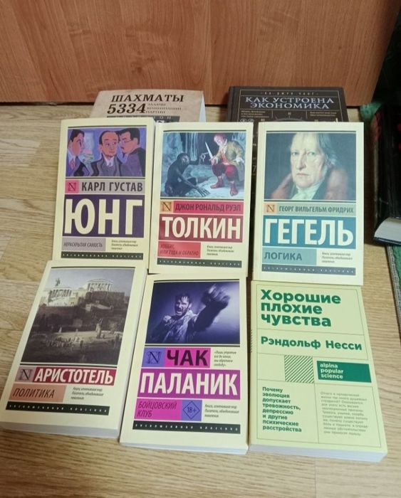Отдам все книги большее 100 книг