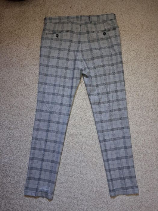 Pantaloni costum slim fit gri in carouri.