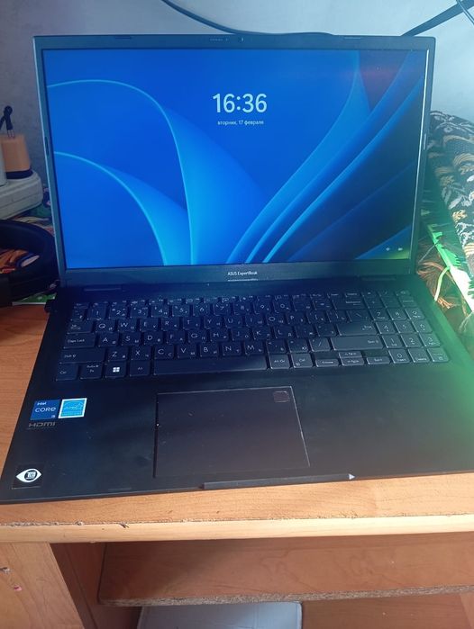 Ноутбук Asus     .