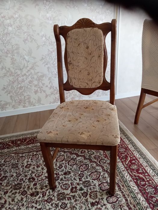 Продам стол и стулья