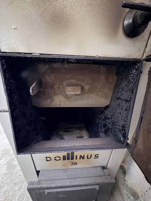 Vând cazan pe lemne Dominus 30kW folosit un sezon cu inca 4 ani garantie