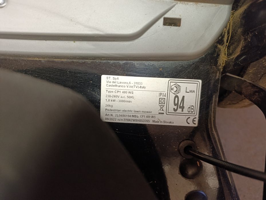 Електрическа косачка с крива ос на мотора