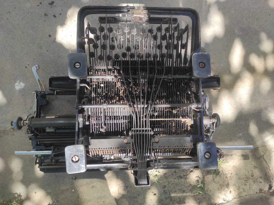 Mașină de scris perfect funcțională