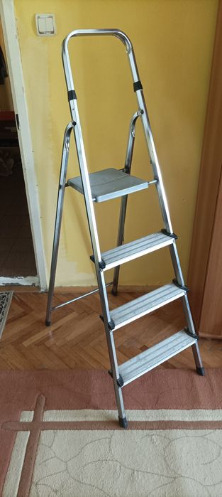 Scară metalică pliabilă