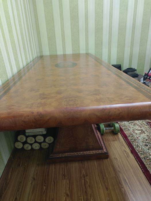 Продам стол для гостиной