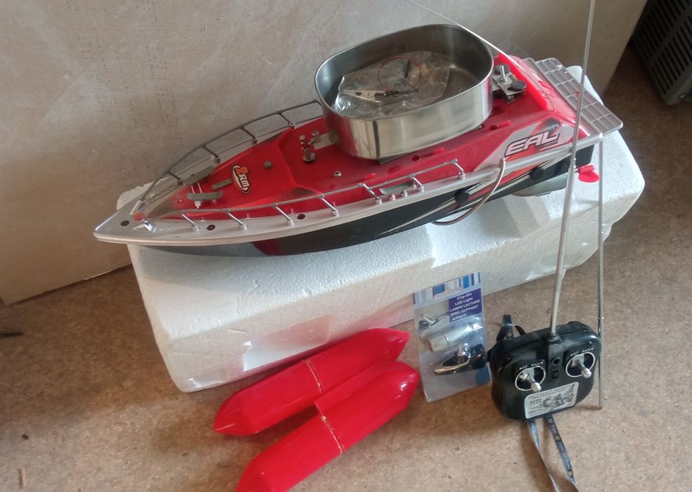 Катер радиоуправляемый