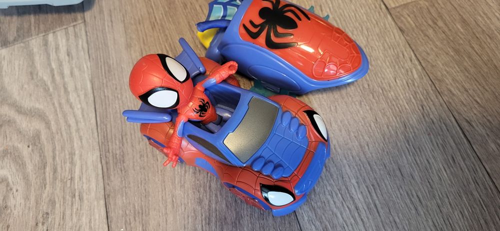 Продам игрушки человек паук