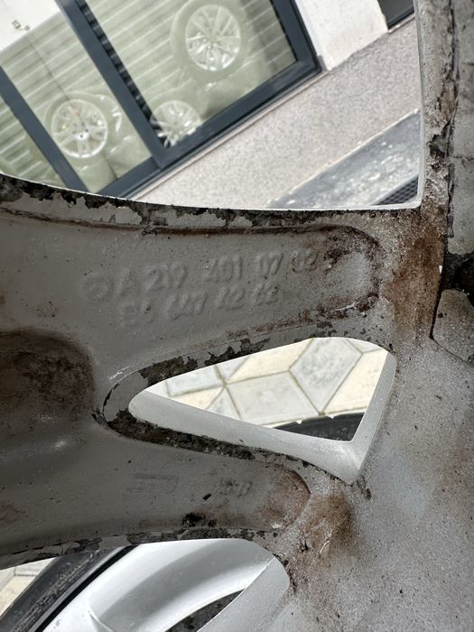 Vand jante aliaj Mercedes R17 - w211 w219 + cauciucuri A219 401 07 02 / A219 401 00 02 - 235 / 45 / R17