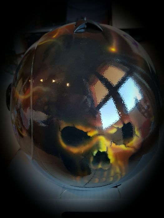 Ръчно рисувана каска