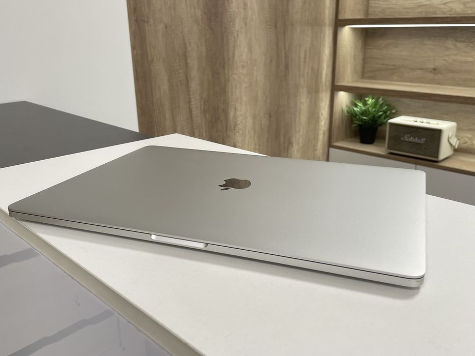 MacBook Pro 15 2018 Core i7 / 16Gb/ 256 Gb