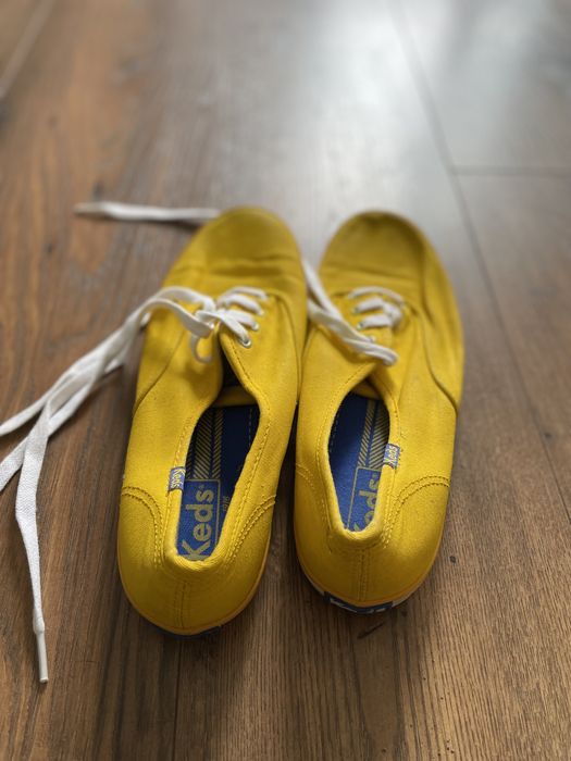 Tenesi galbeni marca Keds