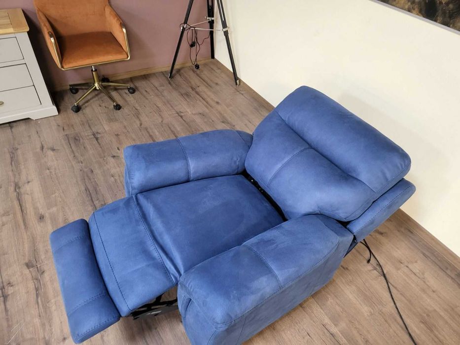 Син фотьойл от плат с електрически релаксиращ механизъм