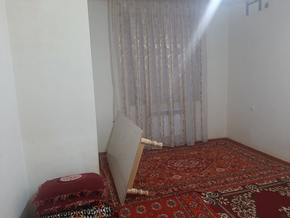 Урганч шаҳар АлХоразими кўчаси, йўл юзида Монро кафе рўпарасида