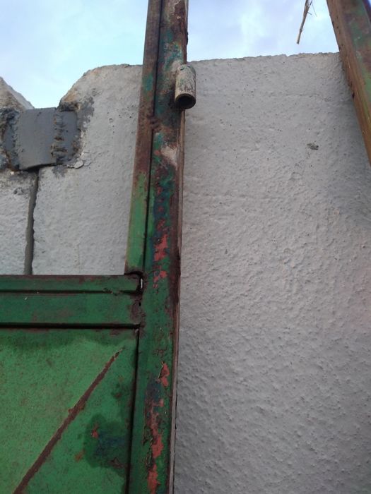 Големи желязни врати . 2 броя .