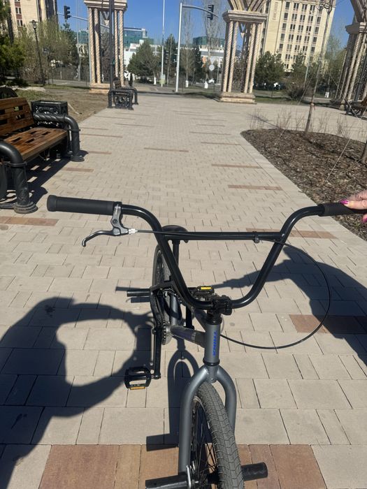 Продам велосипед BMX новый