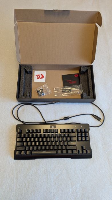 Tastatura Mecanica RGB Redragon Visnu - blue switches