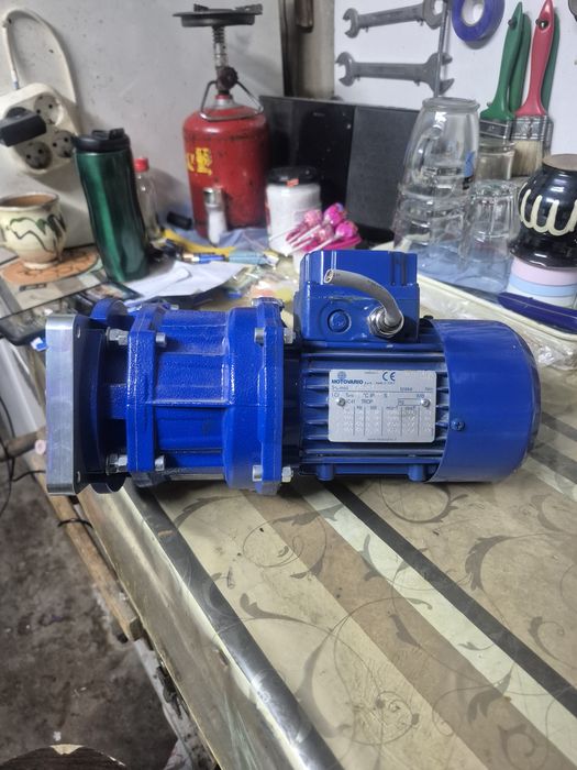 Motor electric cu reductor bariere automate