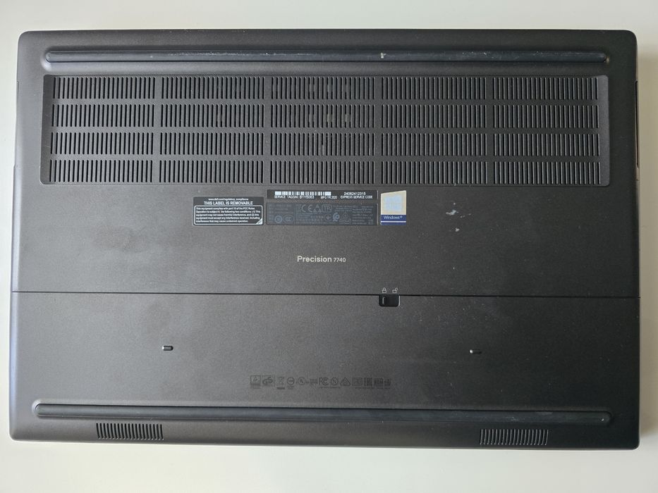 Лаптоп  17.3" Dell Precision 7740, Intel i7, 32GB RAM, 1TB NVMe, Quadr