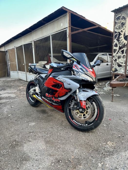 Срочно !!  Продаётся хонда SBR 1000 RR в отличном состоянии