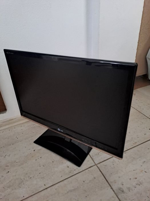 TV  LG diagonala 70cm.