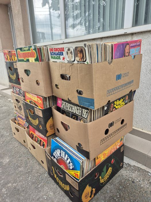 Vând Lot 200LP Discuri Vinil colectie muzica usoara mixta