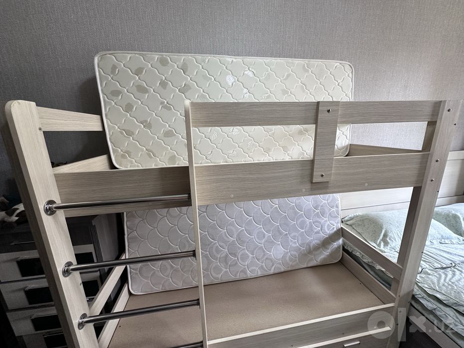 Продам двух ярустную кровать