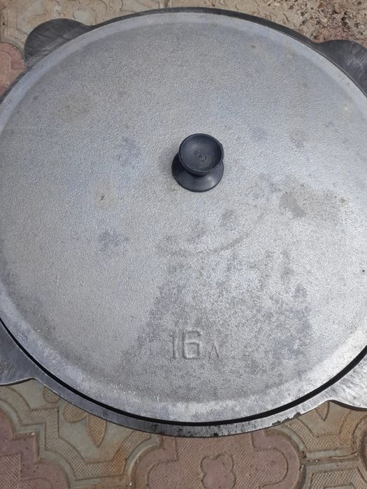 Продам чугунный казан 16л
