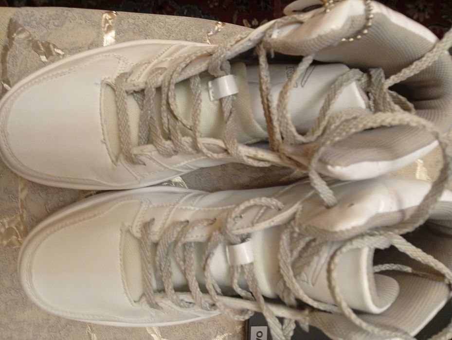 Дамаски бели кецове ,Kronos