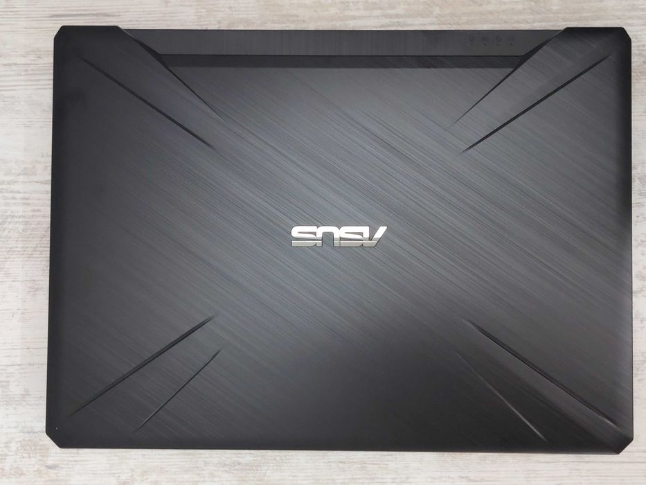 16GB RAM, RTX 2060 6GB 144Hz FULL HD 15.6" геймърски лаптоп Asus TUF Gaming FX505DV