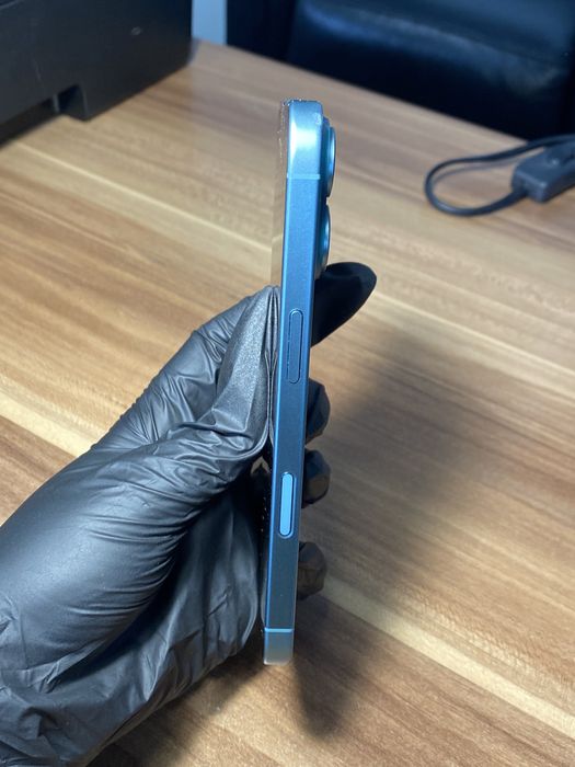 iPhone 16 • 128 GB • Teal