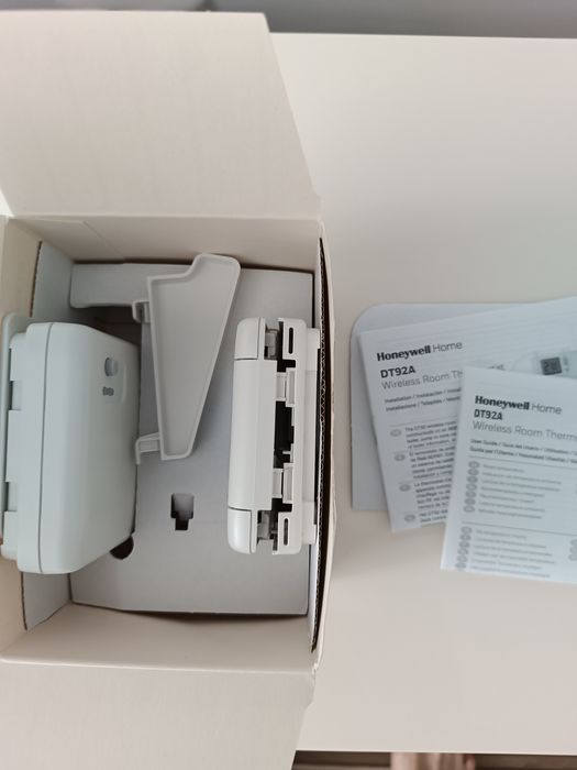 Termostat de ambient wireless (fără fir) Honeywell DT92A