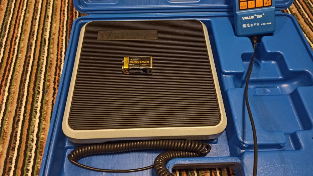 Продаю электронные весы для заправки холодильного оборудования Value .