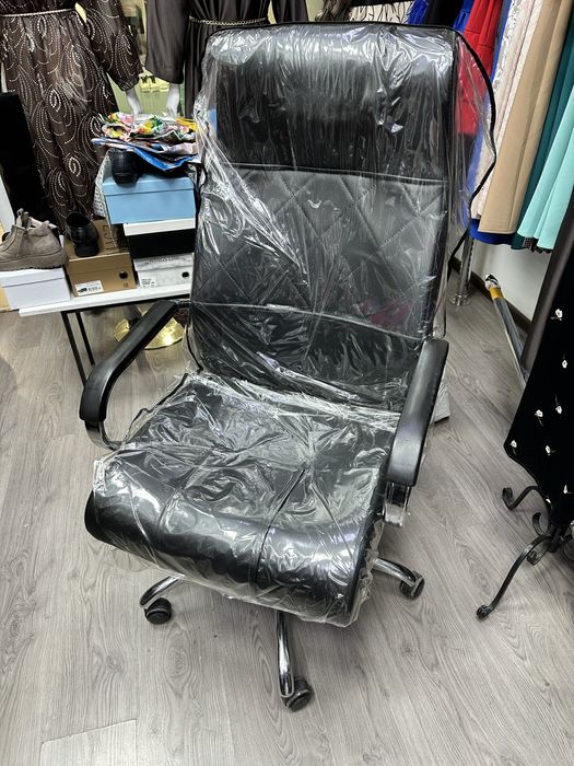 Кресло кожаное (новое)