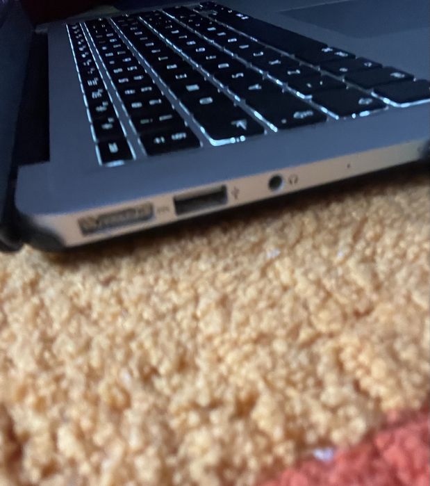 Laptop Apple Macbook Air 2017 impecabil, husa CADOU