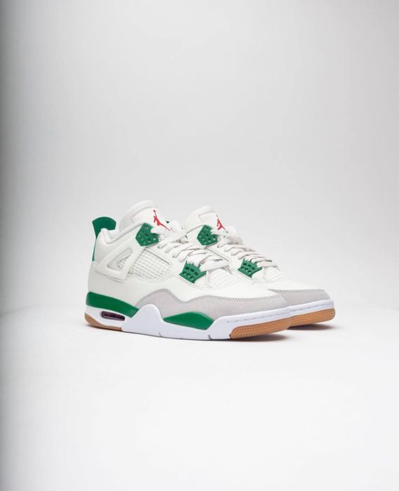 Air Jordan 4 Retro SB Pine Green