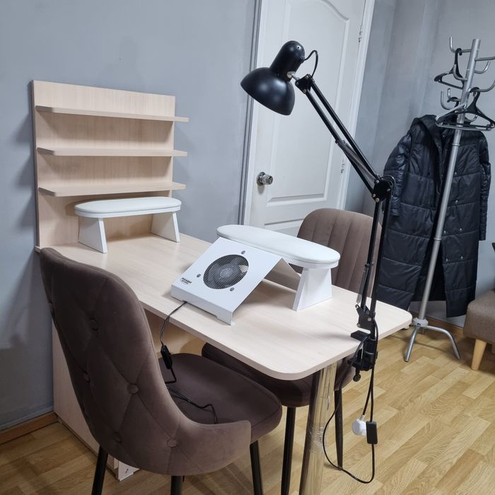 Сдам в аренду маникюрный стол