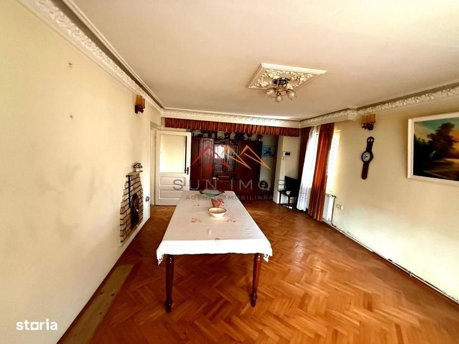 Vila 7 camere, an 1984, garaj, terasa, teren 604 m2, Poiana Campina,PH