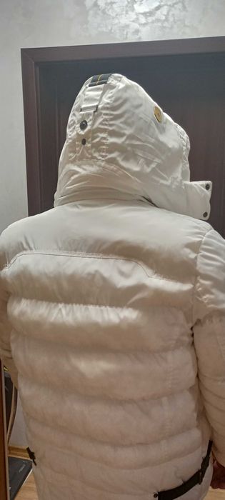 Бяло мъжко,късо яке за есен зима.