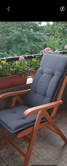 Дървени сгъваеми столове и маса