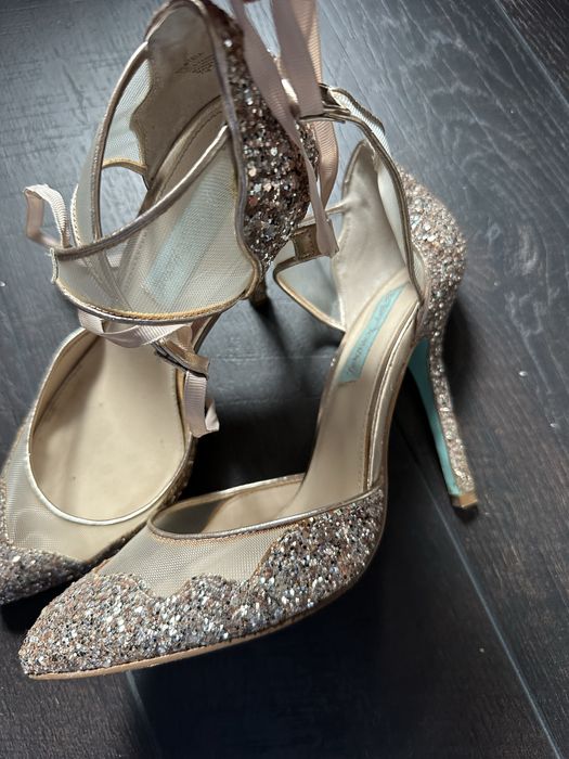 Pantofi Betsy Johnson