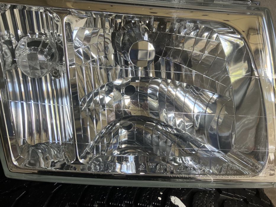 Toyota Land Cruiser 100 Передний фары