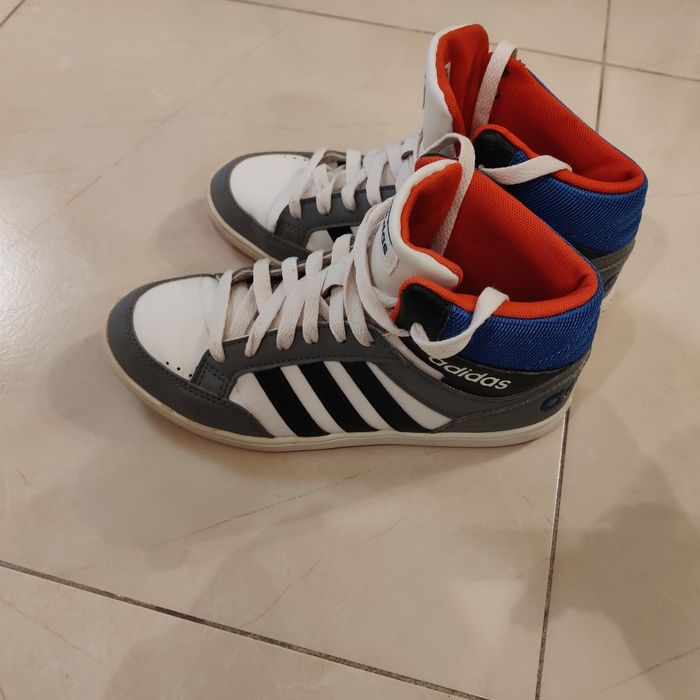 Адидас кецове  чисто нови 35.5