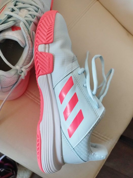 Маратонки Адидас в отлично състояние, UK 4,36 2/3,30 лв.