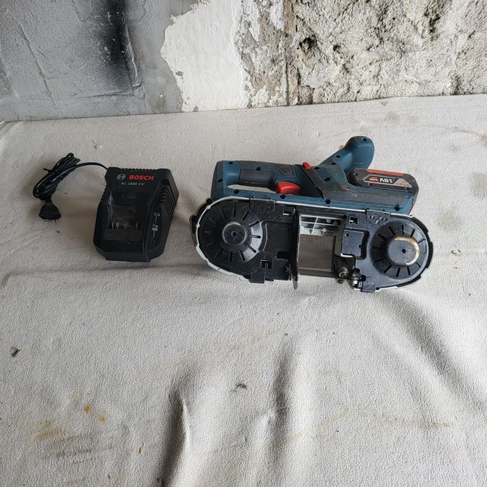 Fierăstrău cu banda Bosch  GCB 18V-63