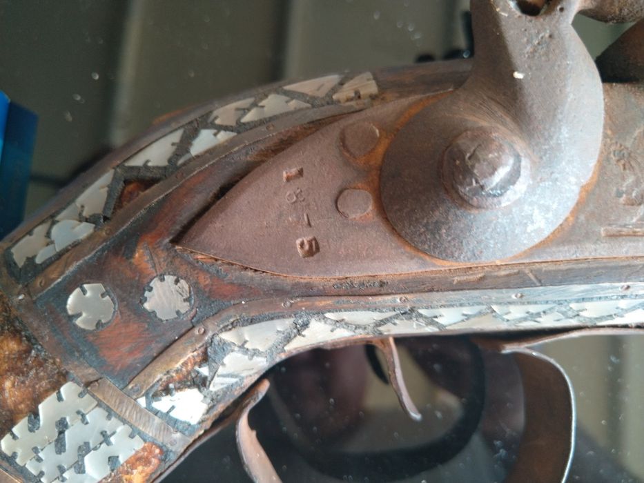 Продавам антикварен Хайдушки Тромблон със седеф и бронзов обков Уникат