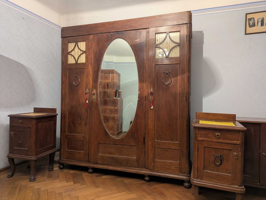 Dulapioare Art Deco, noptiere vintage din lemn masiv si Sifonier