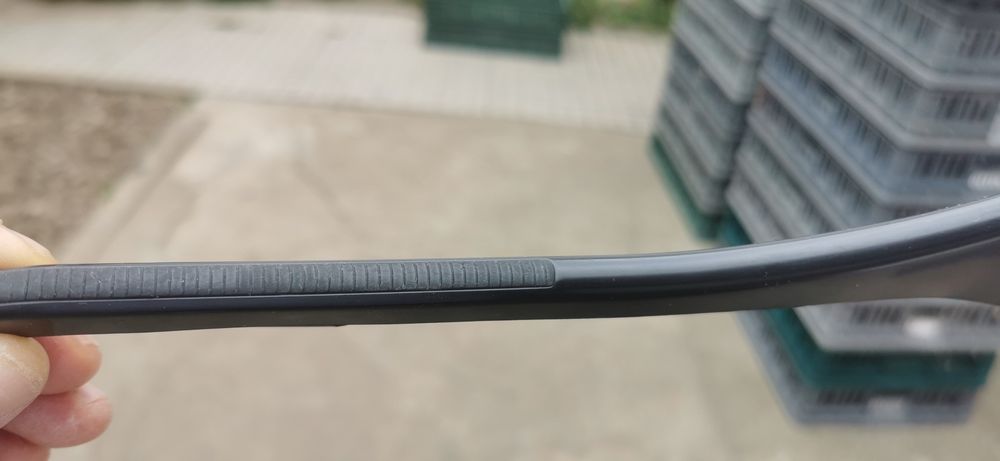 De vânzare umerașe bluze