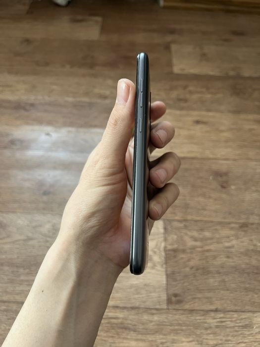 Продам игровой флагман poco F1